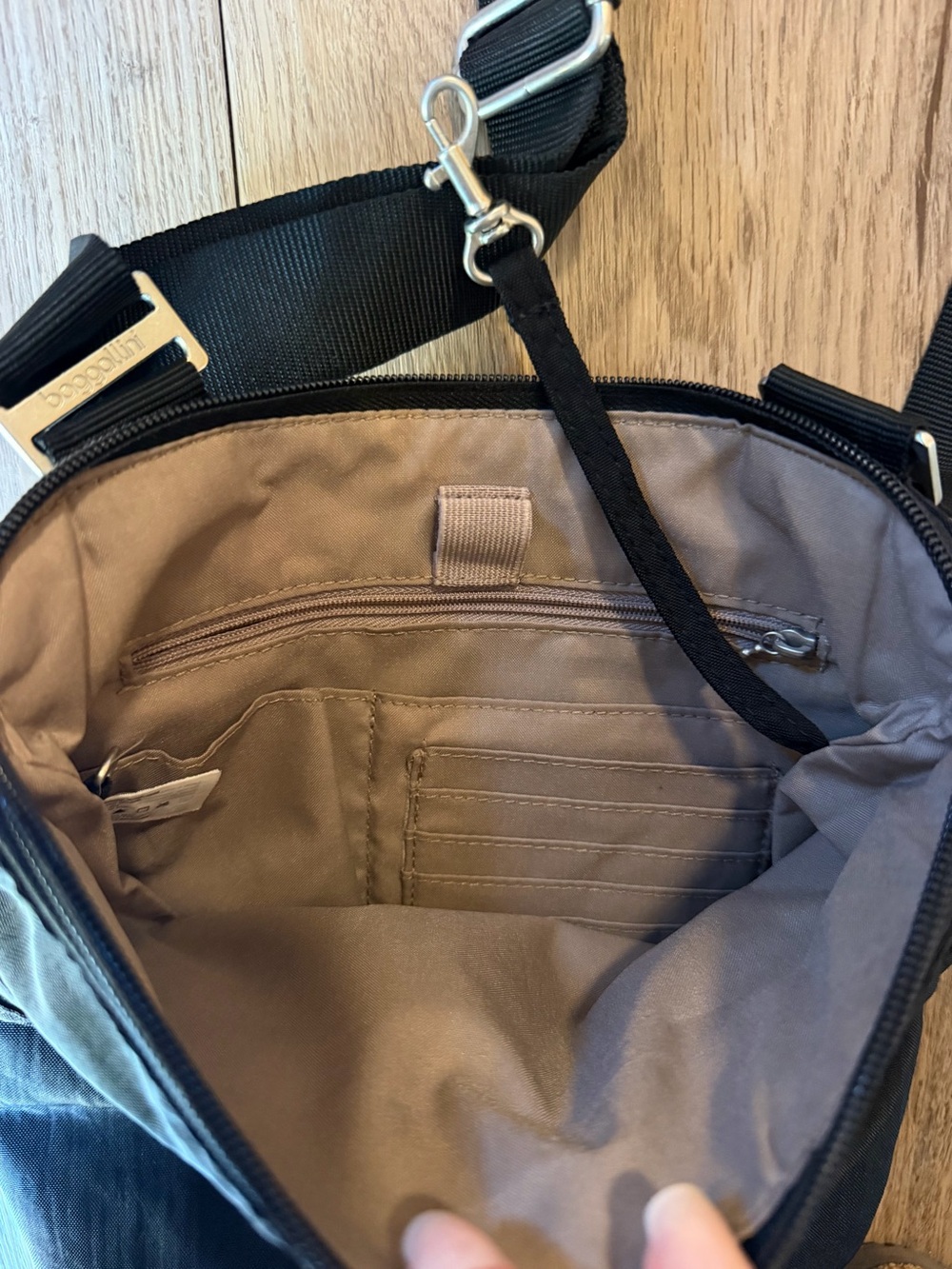 Baggallini Black Nylon Crossbody Messenger Bag Adjustable Strap - Picture 4 of 5
